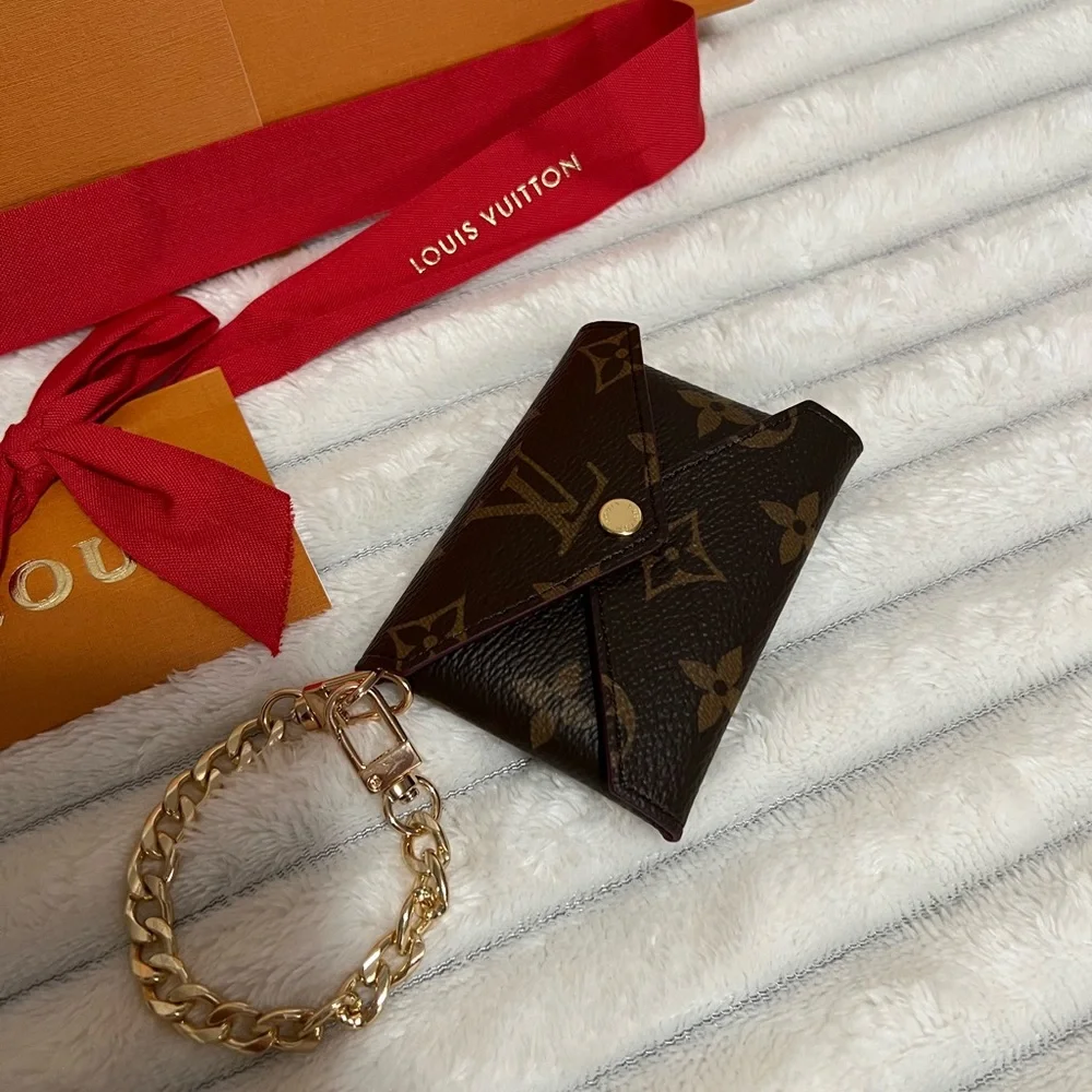 ✨SOLD✨ Louis Vuitton card case - Picture 2 of 8